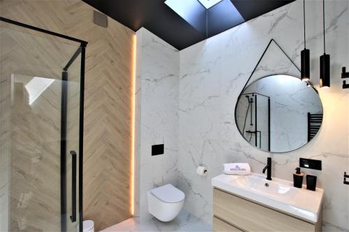 Koupelna v ubytování Apartamenty Royal Maris 6 - najlepsza lokalizacja w Ustce, blisko plaży i portu, bezpłatny parking, ścicsłe centrum