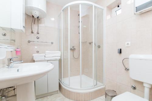 Koupelna v ubytování Apartment Grafulin