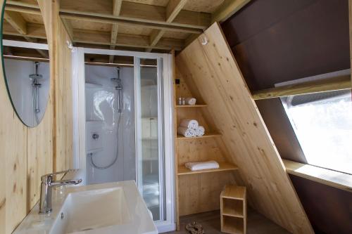 a bathroom with a shower and a sink at Tamarit Beach Resort in Tamarit