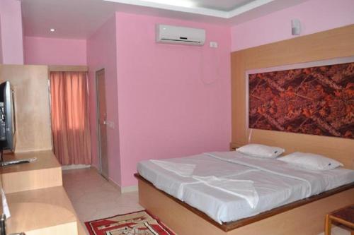Una cama o camas en una habitación de Hotel Barbareek