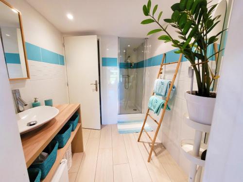 Phòng tắm tại Le Nid Bleu