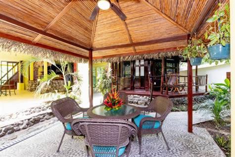 a patio with a table and chairs and a roof at Casa Melosa in Potrero