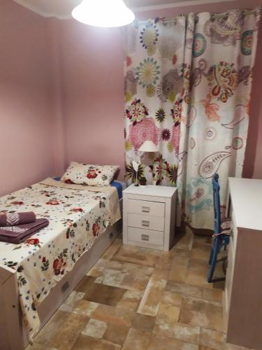 Tempat tidur dalam kamar di Tazacorte beach 1 floor