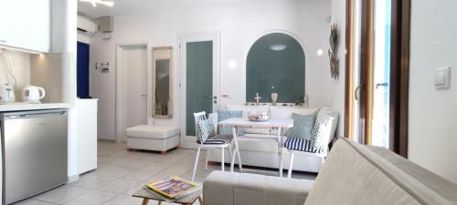 Olive Tree, Mykonos Town 2BRM Apartment with Pool