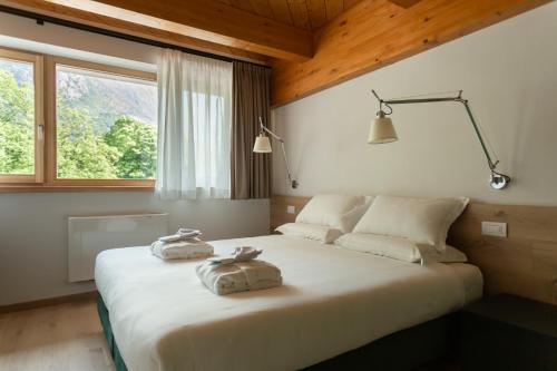 En eller flere senge i et værelse på Foresteria Crotasc