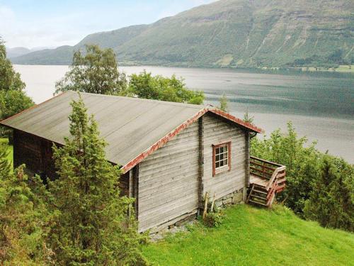 Gallery image of Two-Bedroom Holiday home in Nordfjordeid 1 in Heggjafrislia