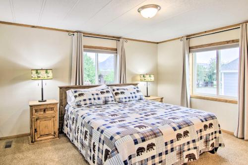 Postel nebo postele na pokoji v ubytování Montanas Emigrant Peaks Getaway Apt with Amenities