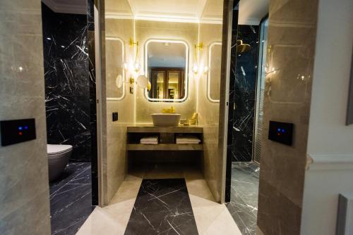 a bathroom with a sink and a mirror at Vila 6 Neptun Olimp in Olimp