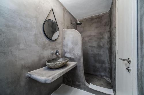 Ένα μπάνιο στο Amethyst Luxury Suites Oia