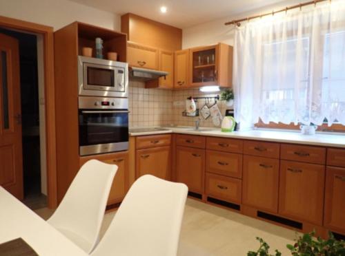 Kuchyň nebo kuchyňský kout v ubytování Apartment La Guccinela