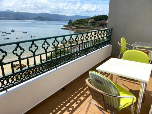 En balkon eller terrasse på Apartamentos Raxo Playa