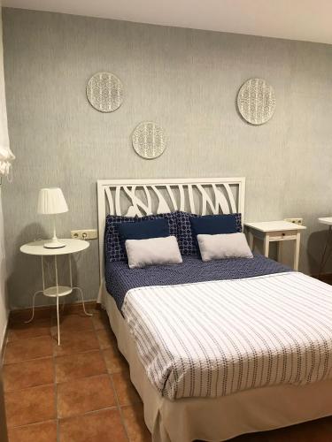 a bedroom with a large bed with two pillows at Apartamento Casas del Mar in Oliva