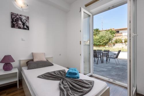 Postel nebo postele na pokoji v ubytování Apartment Monika with private pool in Porec