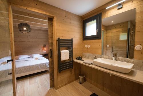 Kylpyhuone majoituspaikassa TOUT NEUF - Chalet Pébie 8 à 10 pers avec sauna