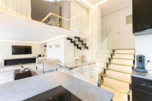 Кухня або міні-кухня у GuestReady - Stunning Designer 2BR Apartment in Boulogne