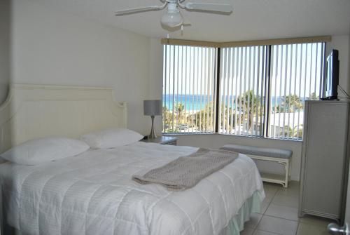 A bed or beds in a room at Berkshire by the Sea, a VRI resort