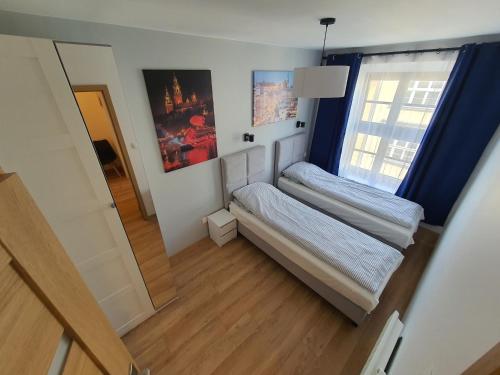 Ένα ή περισσότερα κρεβάτια σε δωμάτιο στο Apartments Legendary Kraków