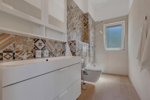 Ванна кімната в NEW! Milan's House with pool, Mediterranean