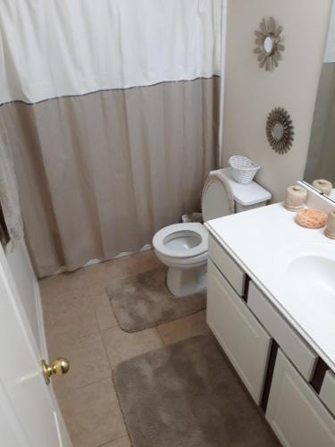 Ein Badezimmer in der Unterkunft 2 x Twin beds - close to NRG Medical Center Galleria MD Anderson