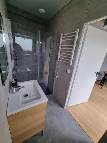 a bathroom with a sink and a shower at Gąski domek 800m od morza in Gąski