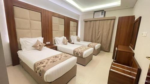 Кровать или кровати в номере Rawaes Hotel
