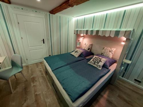 a bedroom with a large bed with pillows on it at AnaCapri Gästehaus Le Havre in Ueckermünde