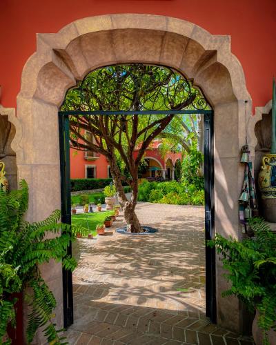 Ein Garten an der Unterkunft Hacienda de los Santos