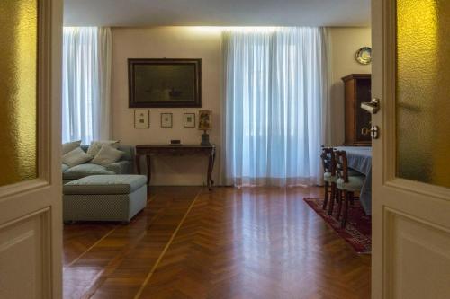 Luxury Art Atelier Apartment