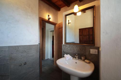 Ett badrum på Borgo Selvapiana