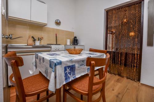 Kuchyň nebo kuchyňský kout v ubytování Apartments Jelka
