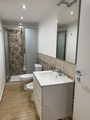 A bathroom at Case vacanza Sole e Luna