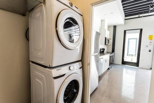 a kitchen with a washer and dryer in a room at Amazing 1BR Loft Located Downtown in Tucson