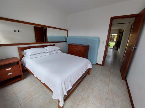 Una cama o camas en una habitación de Aldeia St Sebastien 06 Arembepe