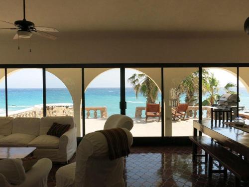 Casa Alvarado Villa & Casitas- Beachfront Oasis