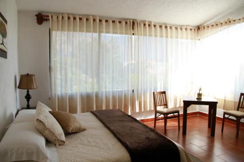 Postel nebo postele na pokoji v ubytování Hotel Quinta del Sol
