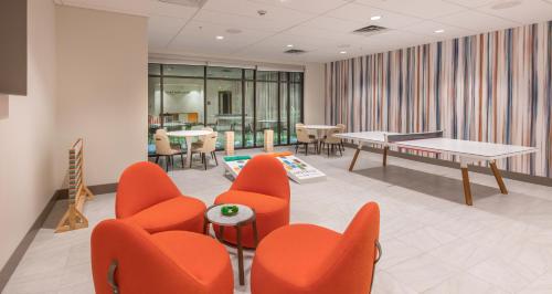 Ruang duduk di EVEN Hotel Atlanta - Cobb Galleria by IHG
