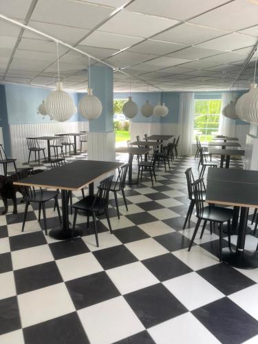 a cafeteria with tables and chairs on a checkered floor at Egn Boutique Hotel in Stege