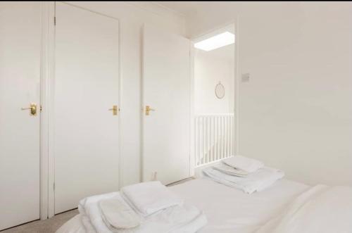 Cama ou camas em um quarto em Rose Mews Central Broadstairs