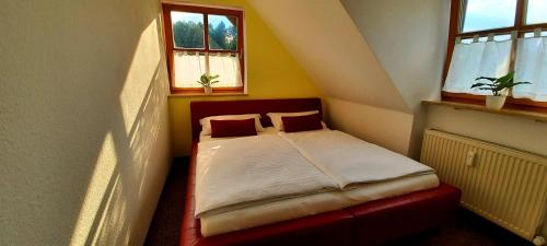 Кровать или кровати в номере Ferienwohnung/ Ferienresidenze Manuela