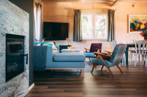 a living room with a blue couch and a table at Łap Las Pelnik in Pelnik