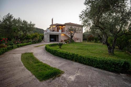 Luxury Rustic Villa Mountain View