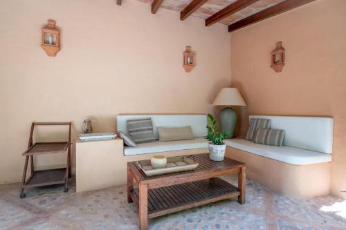 a living room with a couch and a table at Ca Sa Mar in Sóller