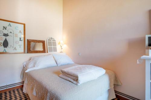 a bedroom with a bed with white sheets at Ca Sa Mar in Sóller