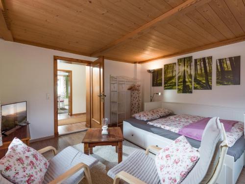 A bed or beds in a room at Ferienwohnung Neuheim