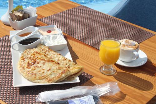Comida en o cerca de este hotel