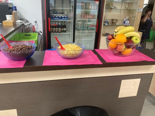 two bowls of fruit are sitting on a counter at Penzion Grasel in Nové Syrovice