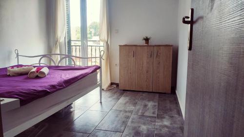 Postel nebo postele na pokoji v ubytování Corfu cosy apartment at Kerkira