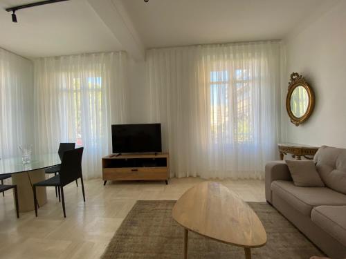 Beautiful Apartment 2mn walking distance from La Croisette and The Beach