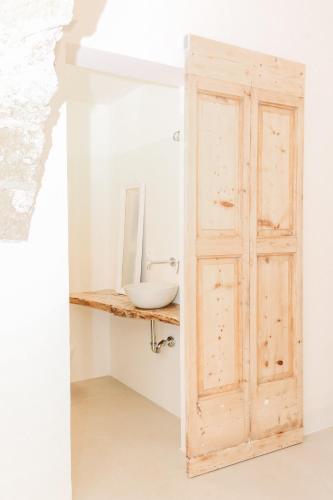 Un baño de CORTE LARGO LAURO DIMORE & SPA