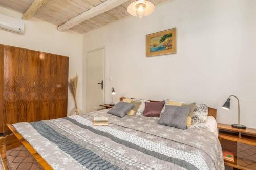 Ένα ή περισσότερα κρεβάτια σε δωμάτιο στο Casa di Pietra Matelići